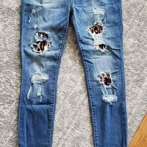 Judy Blue 15/32 distressed leopard jeans__2